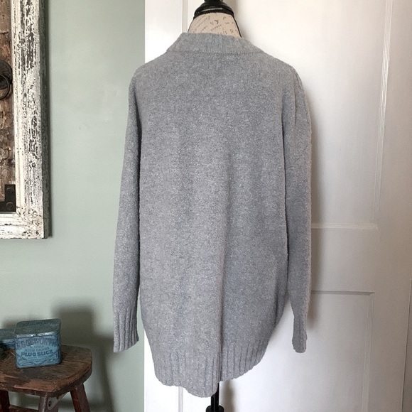 OLD NAVY Cozy Oversized Pullover Boucle Crew Neck Sweater - Light Grey Heather - Picture 5 of 12